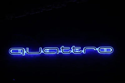 Logo LED Calandre Audi Quattro A3 A4 A6 Q5 Q7 - vue de dessus - Becquet Voiture