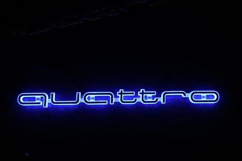 Logo LED Calandre Audi Quattro A3 A4 A6 Q5 Q7 - vue de dessus - Becquet Voiture