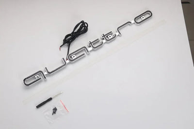 Logo LED Calandre Audi Quattro A3 A4 A6 Q5 Q7 - vue de trois-quarts - Becquet Voiture