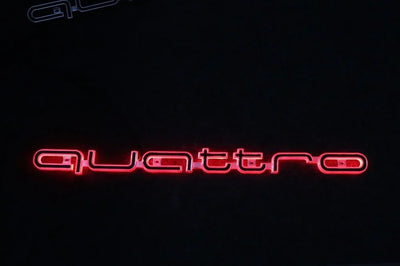 Logo LED Calandre Audi Quattro A3 A4 A6 Q5 Q7 - vue rapprochée - Becquet Voiture