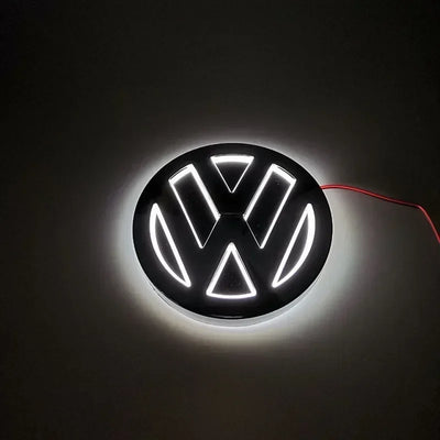 Logo LED Lumineux VW 11 cm Golf Passat Polo - packshot studio - Becquet Voiture