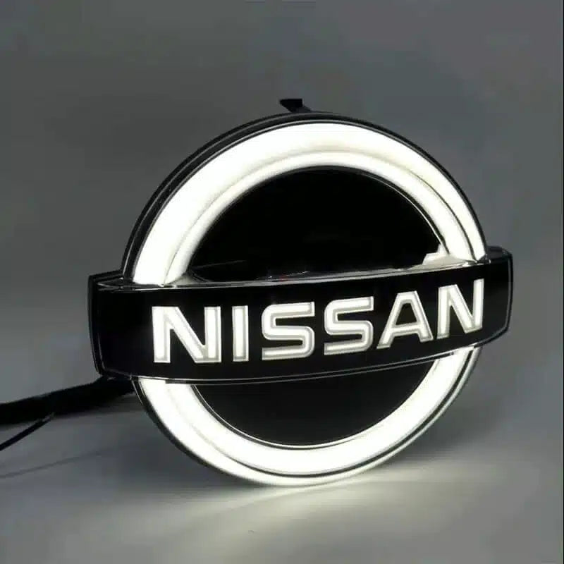 Nissan LED-Leuchthinhaber für Rückleuchten, 3 Farben - Dreiviertelansicht - Becquet Voiture