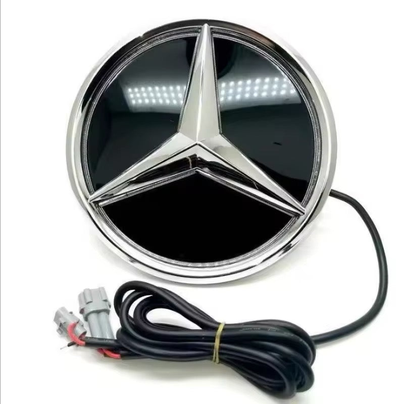 Logo lumineux Mercedes calandre LED - vue de trois-quarts - Becquet Voiture