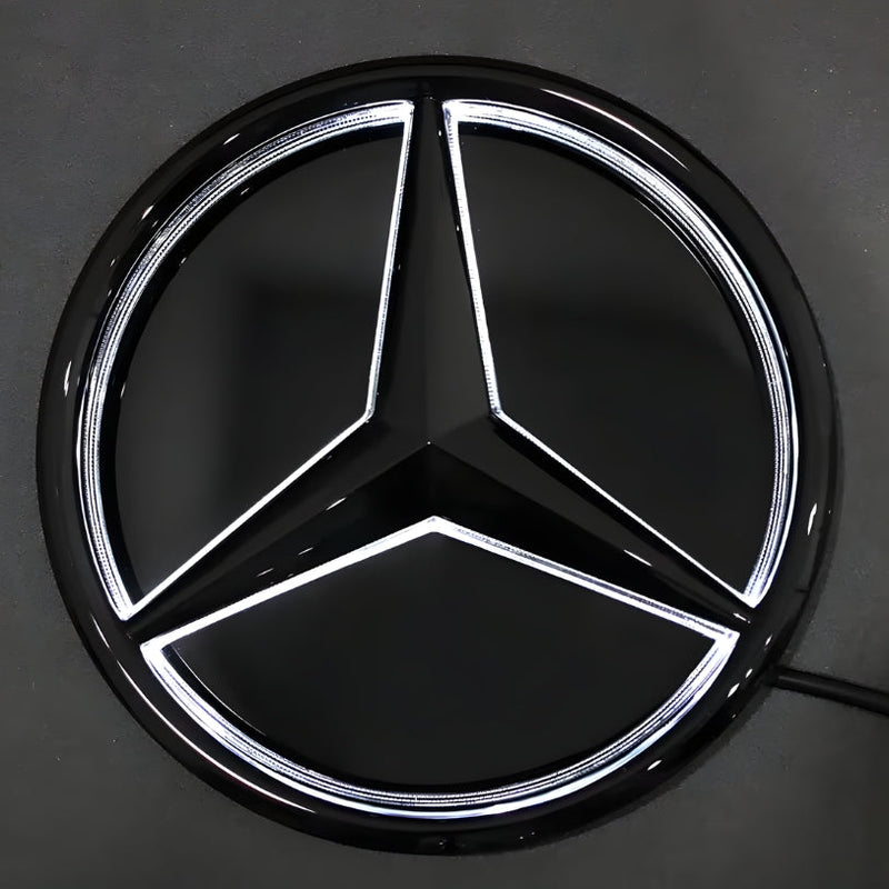 Logo Mercedes Calandre 3D Noir Chrome LED - packshot studio - Becquet Voiture