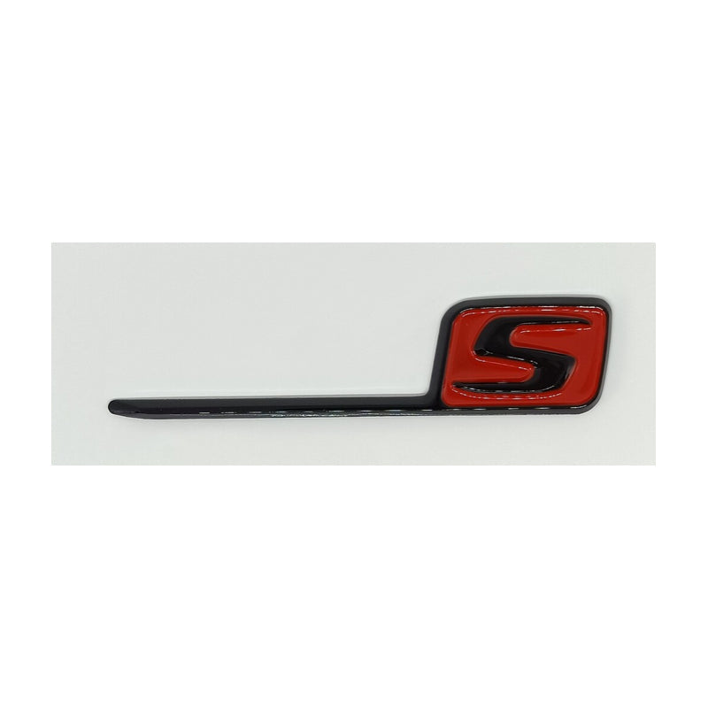 Logo Mercedes S AMG Rouge - vue de face - Becquet Voiture
