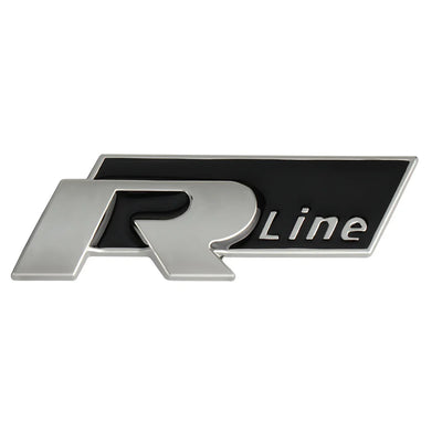 Logo R-Line Badge Coffre VW Noir Rouge Chrome - détail du montage - Becquet Voiture