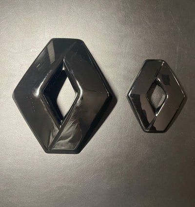 Logo Renault Megane 3, Captur et Clio Noir Brillant (13-18) - vue de face - Becquet Voiture