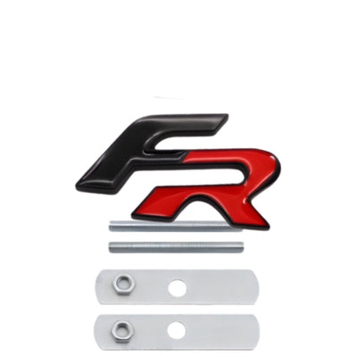 Logo Seat FR 3D Noir Rouge Bleu Chrome - en situation - Becquet Voiture