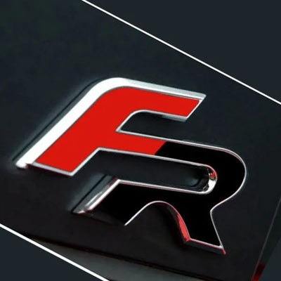 Logo Seat FR 3D Noir Rouge Bleu Chrome - vue de profil - Becquet Voiture