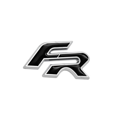 Logo Seat FR 3D Noir Rouge Bleu Chrome - vue de trois-quarts - Becquet Voiture