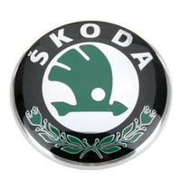 Logo Skoda Noir Emblème Calandre Volant - vue rapprochée - Becquet Voiture