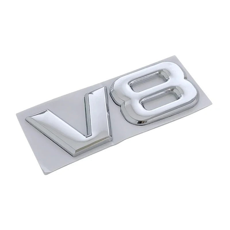 Logo V6 V8 Ford Mustang Noir Chrome - vue de trois-quarts - Becquet Voiture