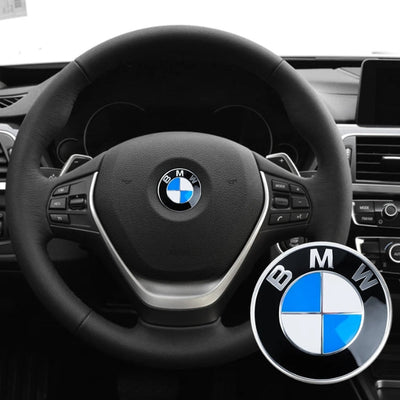 Logo Volant BMW 45mm Carbone Bleu Blanc M Perf - en situation - Becquet Voiture