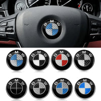 BMW Lenkrad-Logo 45mm Carbon Blau Weiß M Perf - Studio-Packshot - Becquet Voiture