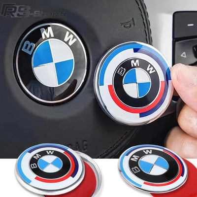 Logo Volant BMW 45mm Carbone Bleu Blanc M Perf - vue de profil 2 - Becquet Voiture