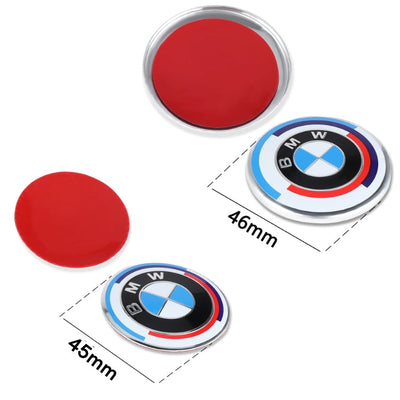 Logo Volant BMW 45mm Carbone Bleu Blanc M Perf - vue de trois-quarts 2 - Becquet Voiture