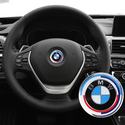 Logo Volant BMW 45mm Carbone Bleu Blanc M Perf - vue rapprochée - Becquet Voiture