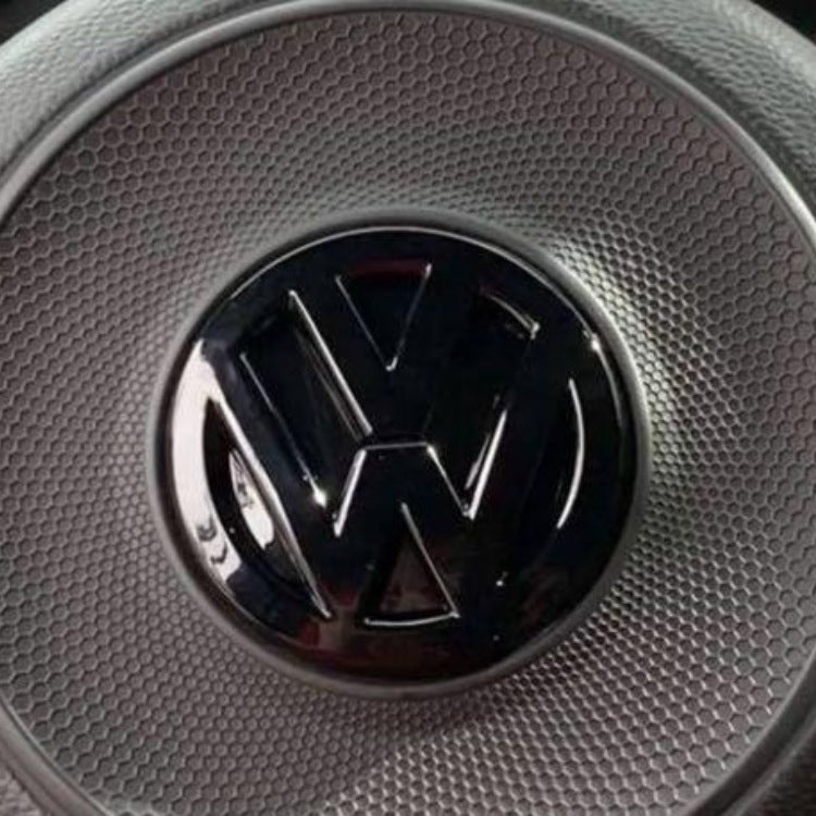 Logo Volant VW Golf 7 Noir 40mm 50mm - vue de face - Becquet Voiture