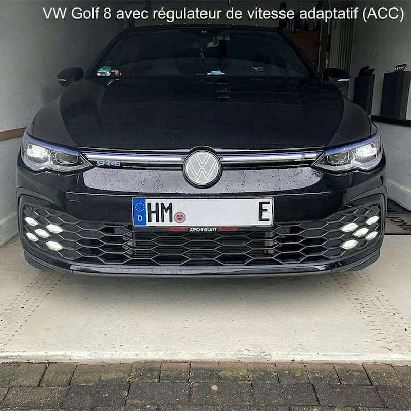 Logo Volkswagen Lumineux Golf SportWagen 2018-2019 LED - vue de face - Becquet Voiture