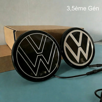 Logo Volkswagen Lumineux Golf SportWagen 2018-2019 LED - vue de trois-quarts - Becquet Voiture