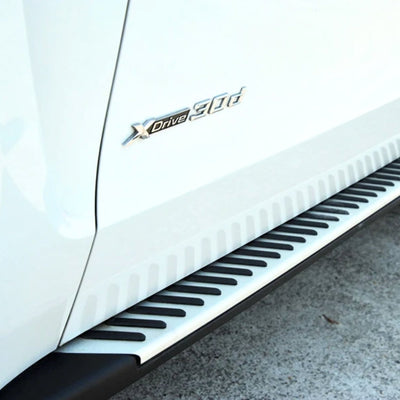 Logo Xdrive BMW X1 X2 X3 X4 X5 X6 X7 - vue de profil - Becquet Voiture