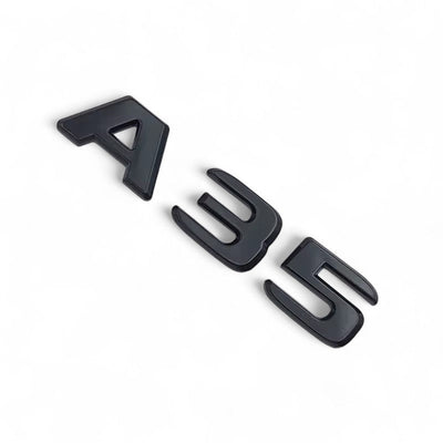 Logos Badges de Coffre Noir Mercedes A45 A45s A35 AMG - vue de face - Becquet Voiture