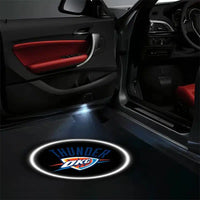 Lot de 2 projecteurs de porte LED NBA Oklahoma Thunder - packshot studio - Becquet Voiture