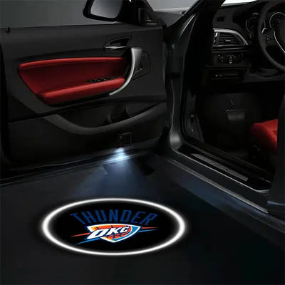 Lot de 2 projecteurs de porte LED NBA Oklahoma Thunder - packshot studio - Becquet Voiture