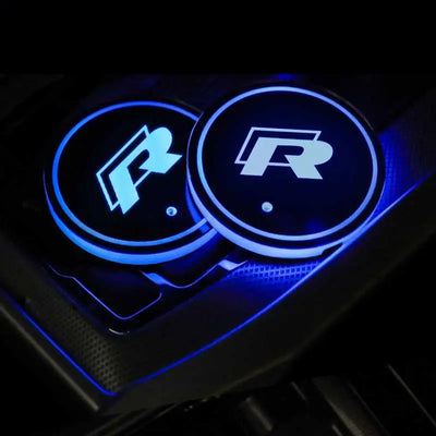 Lumière LED Porte-Gobelet Volkswagen Golf R - détail du montage - Becquet Voiture