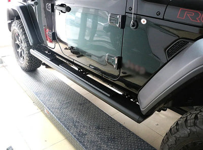 Marchepieds Latéraux Aluminium Jeep Wrangler JL 2018-2025 - vue arrière - Becquet Voiture