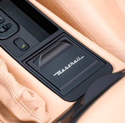 https://cdn.shopify.com/s/files/1/0565/4957/2747/files/maserati_4200_cendrier-2.jpg?v=1777405600