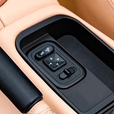 https://cdn.shopify.com/s/files/1/0565/4957/2747/files/maserati_4200_cendrier.jpg?v=1777404846