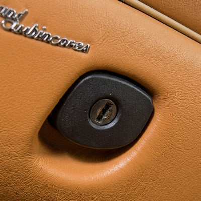 https://cdn.shopify.com/s/files/1/0565/4957/2747/files/maserati_4200_glovebox_lock2.jpg?v=1777405886