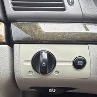 Mercedes-Benz Classe E W211 Panneau Commande Phares Tableau Bord - détail du montage 2 - Becquet Voiture
