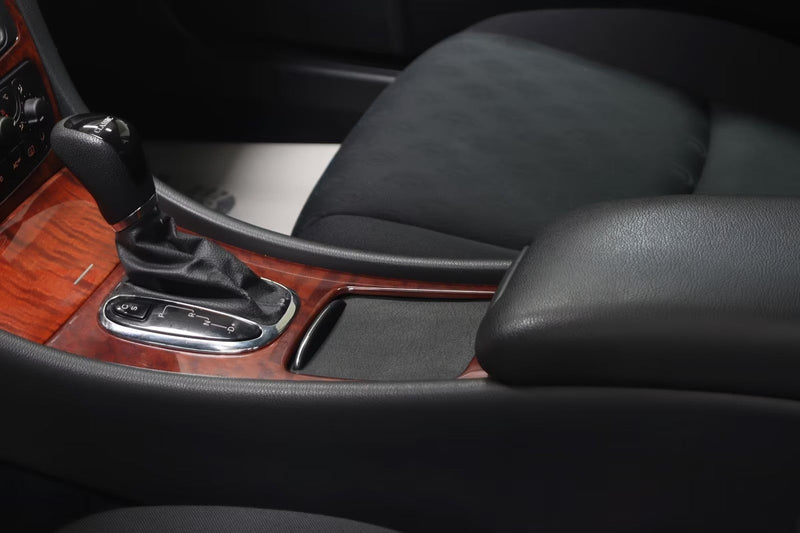 https://cdn.shopify.com/s/files/1/0565/4957/2747/files/mercedesclassecw203couvercleconsolecentrale.jpg?v=1764711459