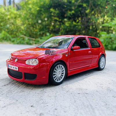 Miniature Volkswagen Golf 4 R32 Échelle 1:24 - packshot studio - Becquet Voiture