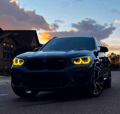 Modules LED DRL Jaunes Look CSL Angel Eyes BMW X3 - vue de trois-quarts - Becquet Voiture