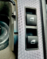 Pack 4 boutons lève-vitres BMW Série 3 E46 1997-2006 - vue de trois-quarts - Becquet Voiture
