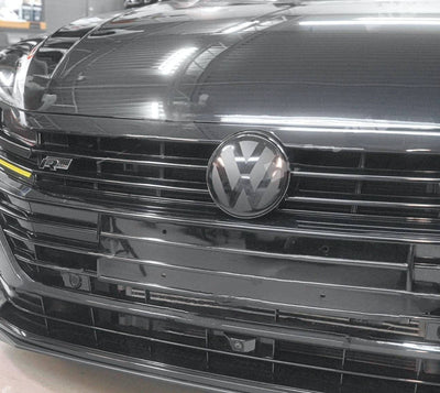 Pack emblèmes noirs VW Arteon - vue de face - Becquet Voiture