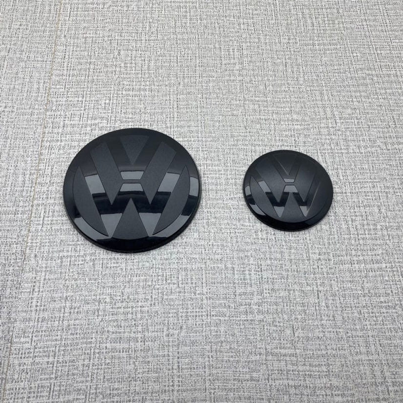 Pack emblèmes noirs VW Arteon - vue de trois-quarts - Becquet Voiture
