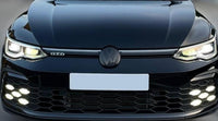 Set schwarze Embleme VW Golf 8 - Vorderansicht - Becquet Voiture