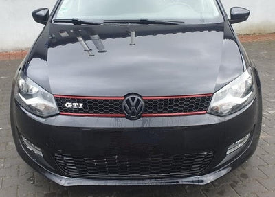 Pack emblèmes noirs VW Polo 5 - vue de profil - Becquet Voiture