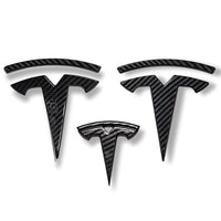 Pack Emblèmes Tesla Model 3 Y Noir Mat Carbone Rouge - vue de trois-quarts - Becquet Voiture
