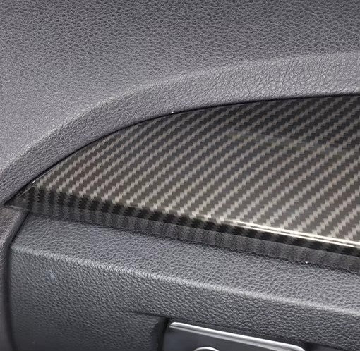 Pack inserts carbone BMW Série 1 F20 - détail du montage - Becquet Voiture