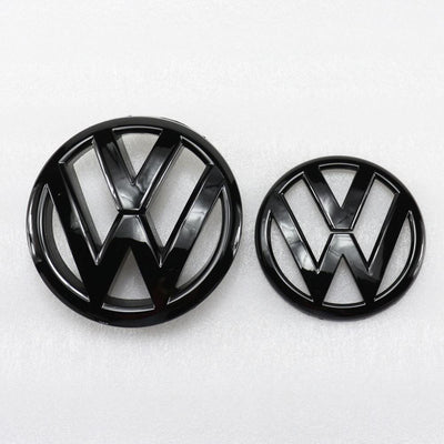 Pack logos noirs VW Golf 6 - vue de trois-quarts - Becquet Voiture