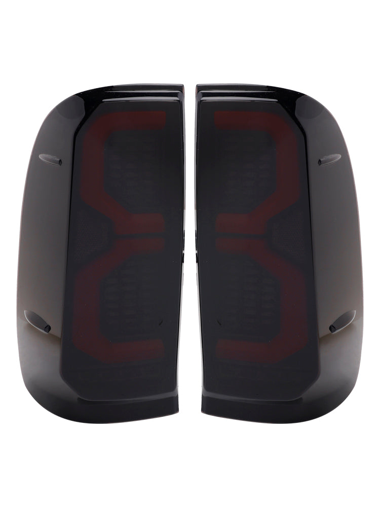 Paire Feux Arrière Dynamiques Toyota Hilux Vigo 2012-2014 - en situation - Becquet Voiture