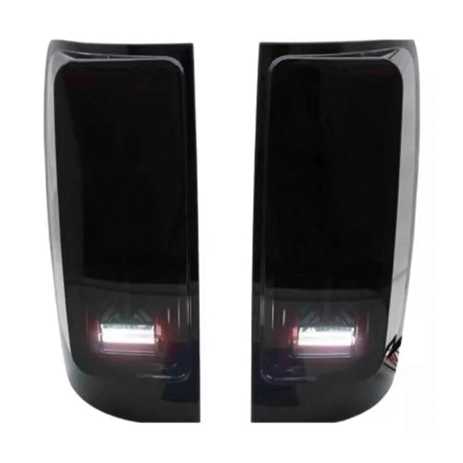 Paire Feux Arrière LED Fumé Holden Colorado RG 2012-2020 - détail du montage - Becquet Voiture