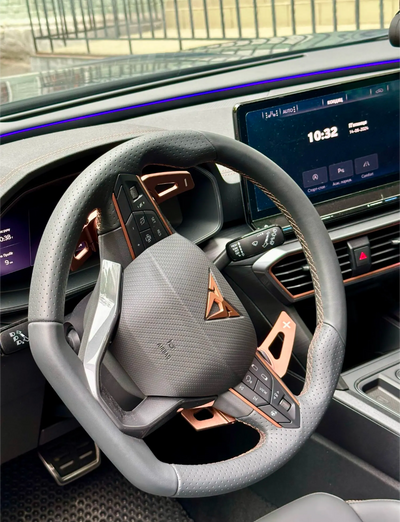 Palettes au volant aluminium Cupra Leon 2020-2024 - Performance - vue de profil - Becquet Voiture