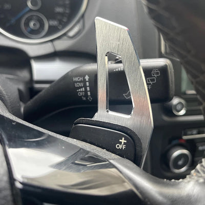 Palettes au volant Volkswagen Golf 5, 6 GTI - vue de trois-quarts - Becquet Voiture