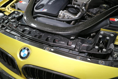 Panneau Refroidissement Fibre Carbone BMW F80 F82 - vue de trois-quarts - Becquet Voiture